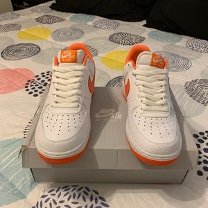 AIR FORCE 1s WHT/TURF ORANGE
